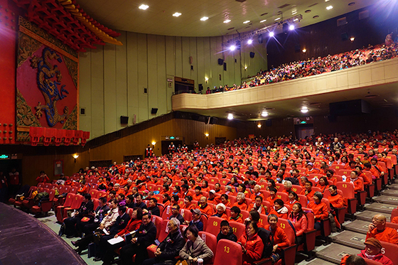 热烈庆祝中华人民共和国成立70周年暨北京抗癌乐园抗癌明星五整生日大会今天上午隆重举行